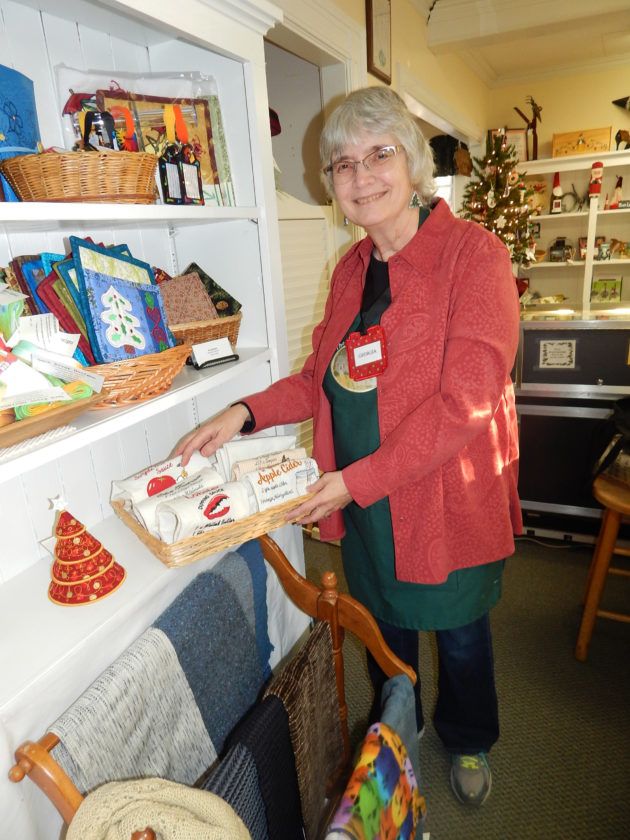 The Craftworkers’ Guild Holiday Fair News, Sports, Jobs The Nashua